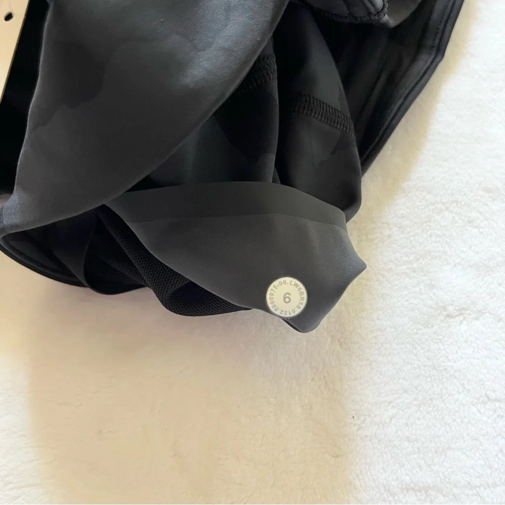 Lululemon Black Camo Base Pace High Rise 23” Leggings - Picture 4 of 4